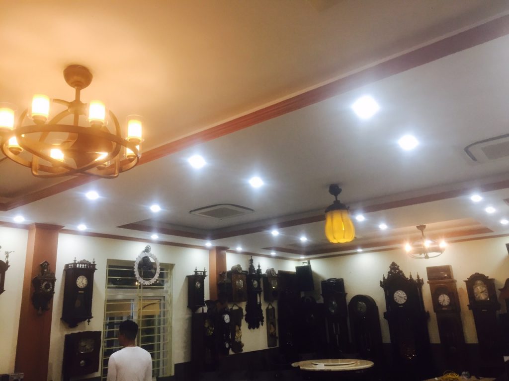 den-chum-quat-tran-crown