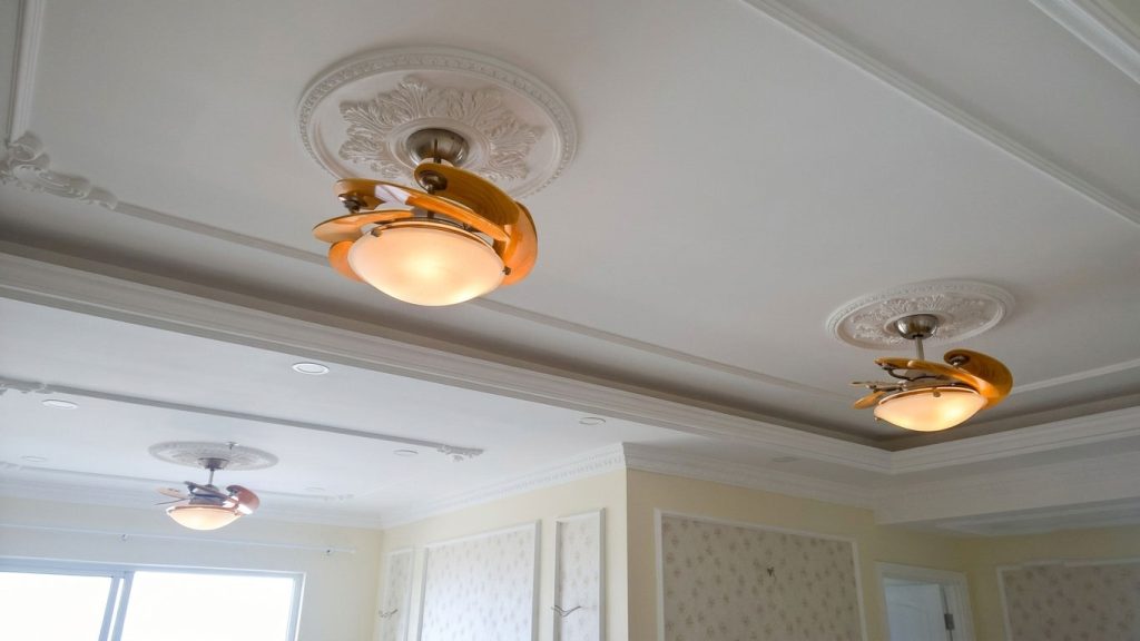 Mẫu quạt cánh cụp xòe Sole lý tưởng cho không gian căn hộ 