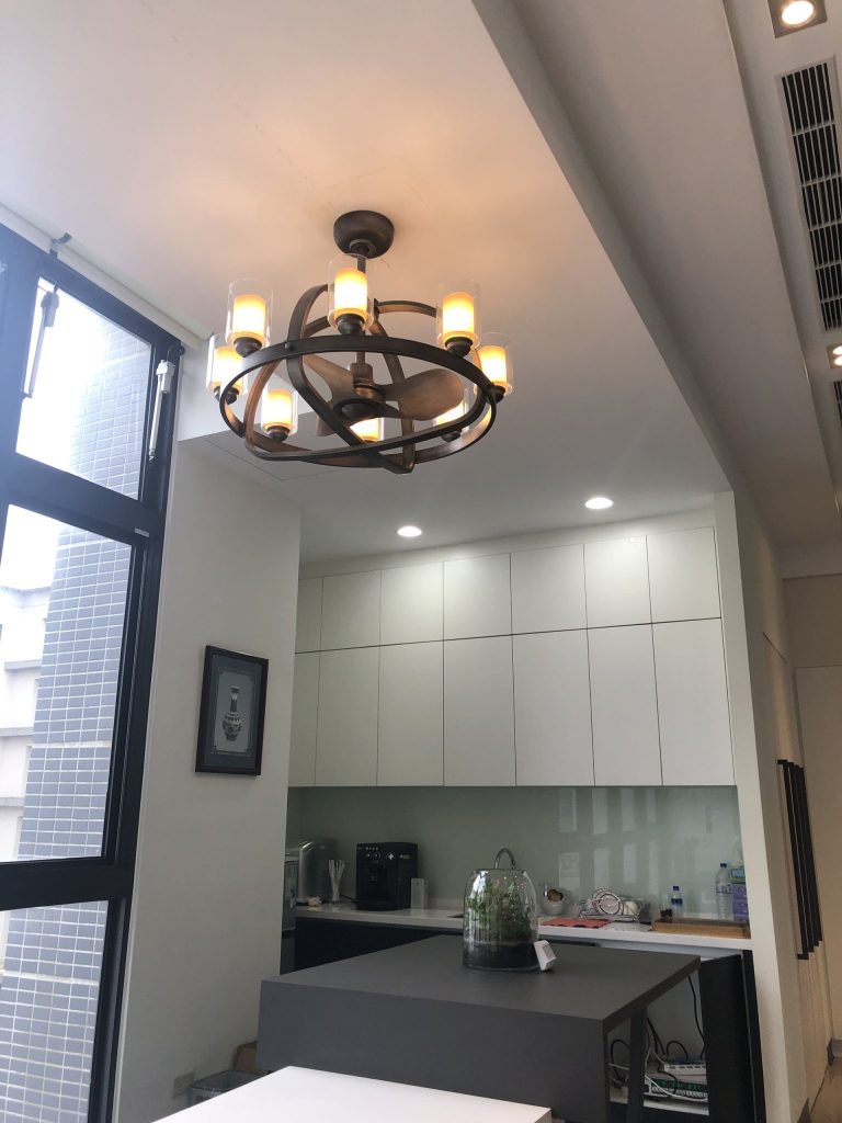 quat-den-chum-dep-cho-phong-khach