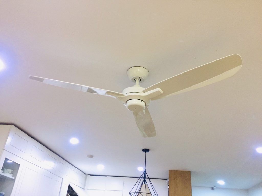 Quạt trần màu trắng 3 cánh Royal Sharp