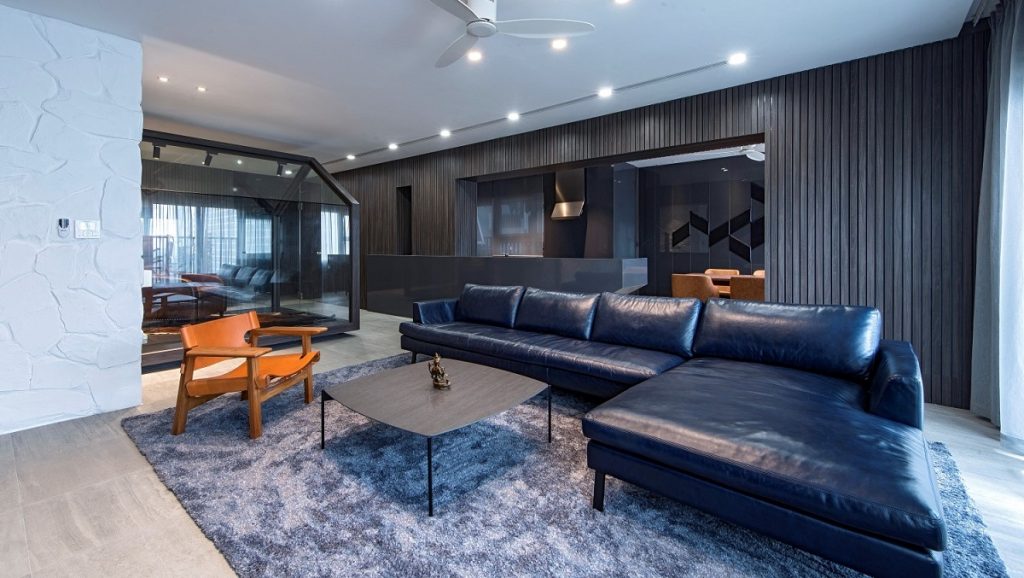 Quạt trần màu trắng 3 cánh gỗ ốp sát trần thấp căn hộ