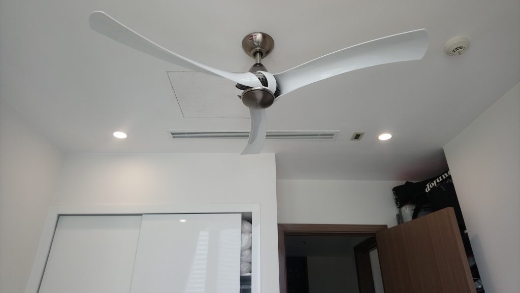 quat-tran-can-ho-akova-mautrang