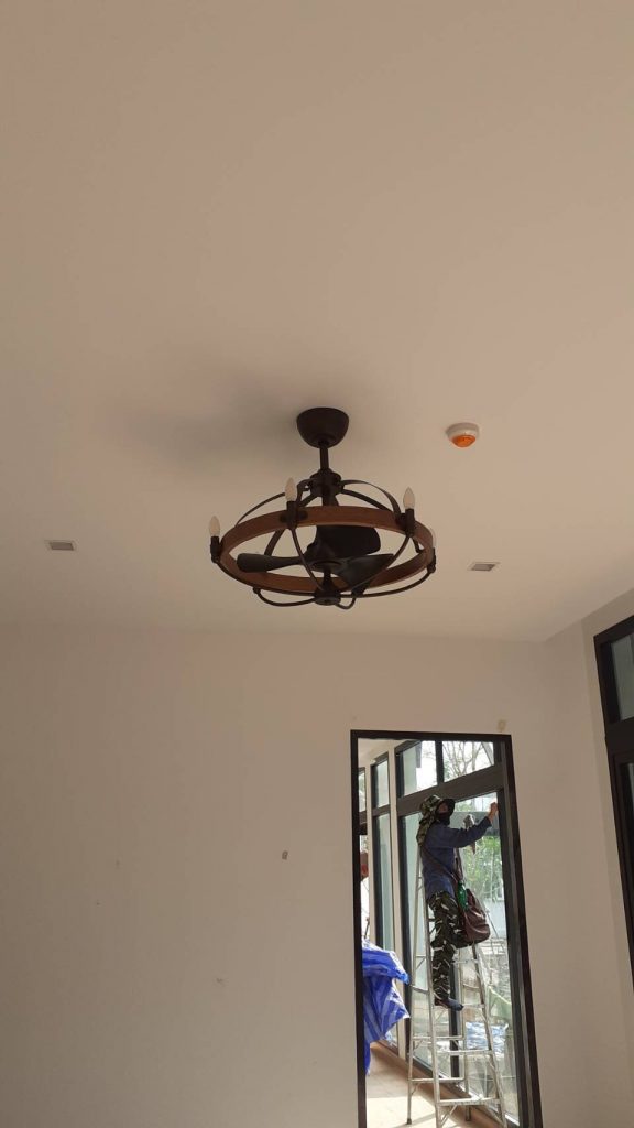 quat-tran-den-chum-trang-tri-monalisa