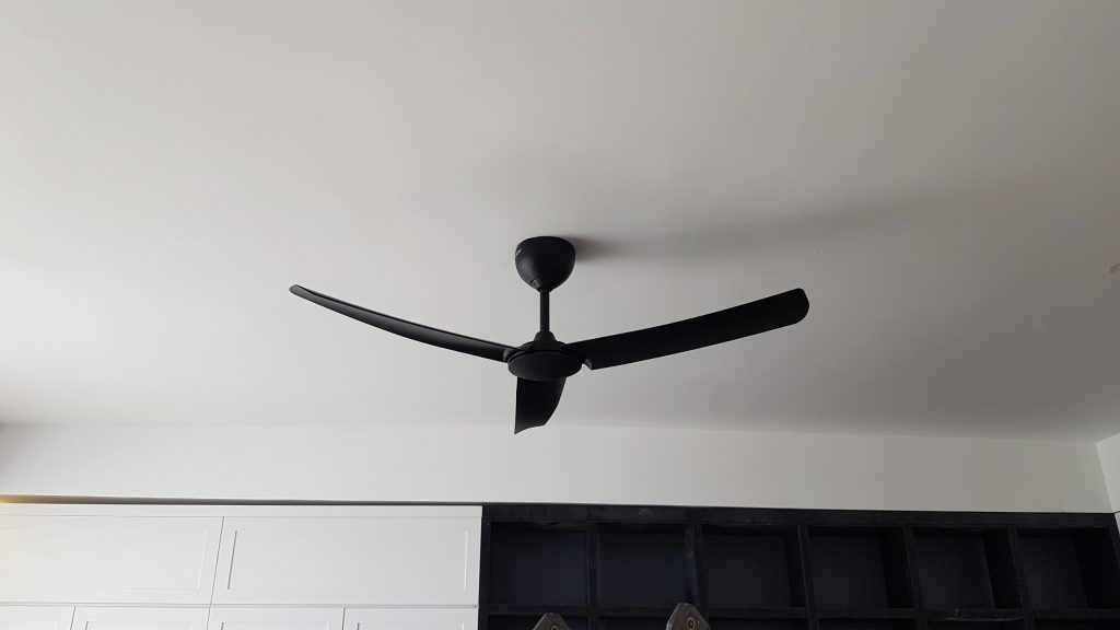 quat-tran-mau-den-speedy56