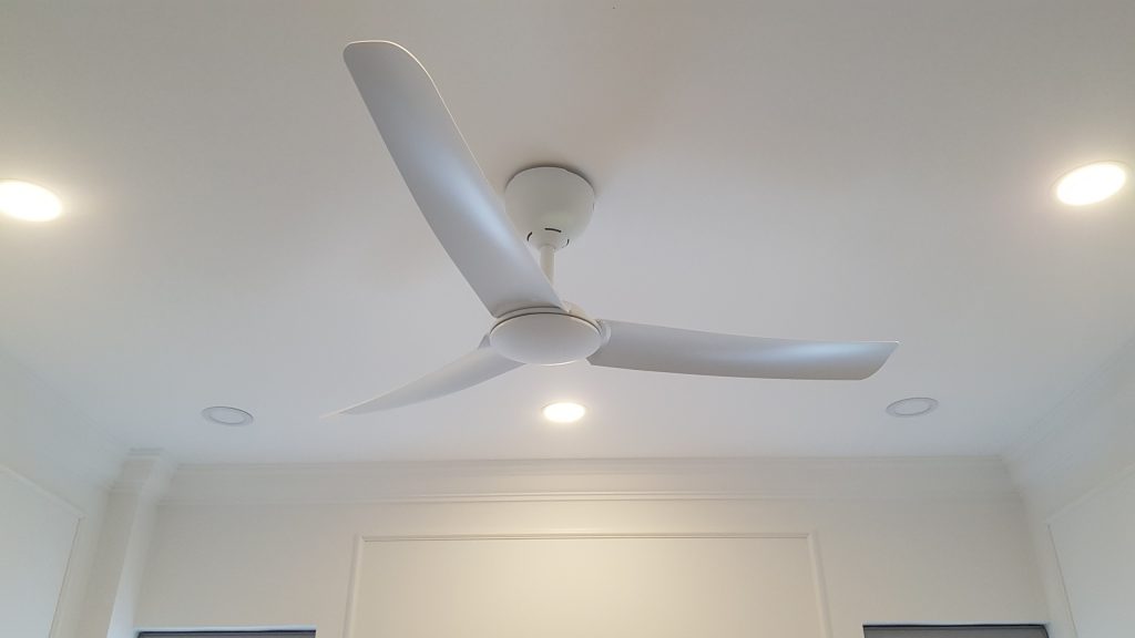 quat-tran-sieu-mat-mau-trang