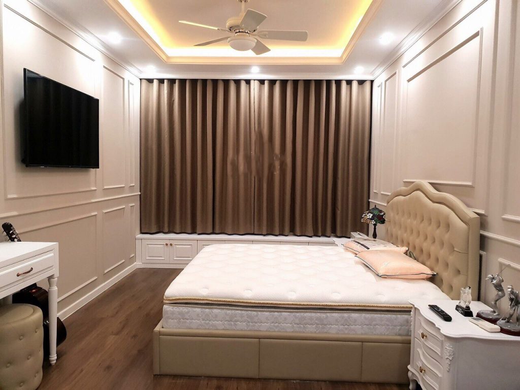 quat-den-mau-trang-classic