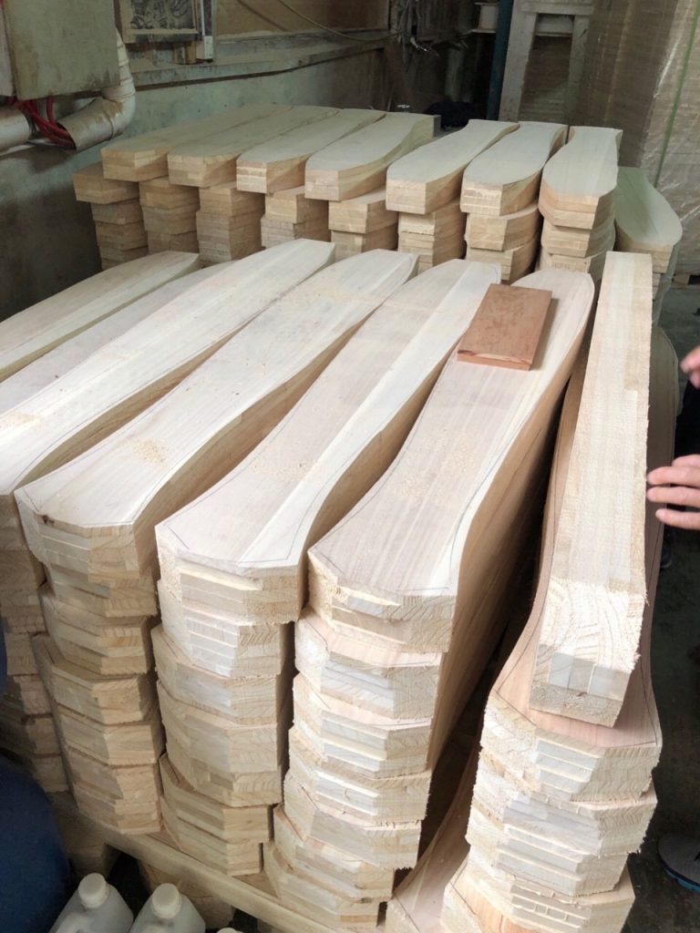 quy-trinh-san-xuat-canh-quat-bang-go3