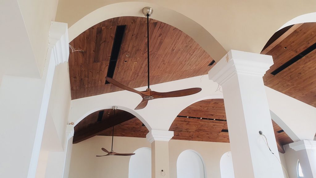 Mẫu quạt với sải cánh 1m52 Eagle màu gỗ