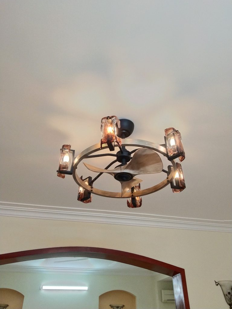 quat-tran-den-chum-aura