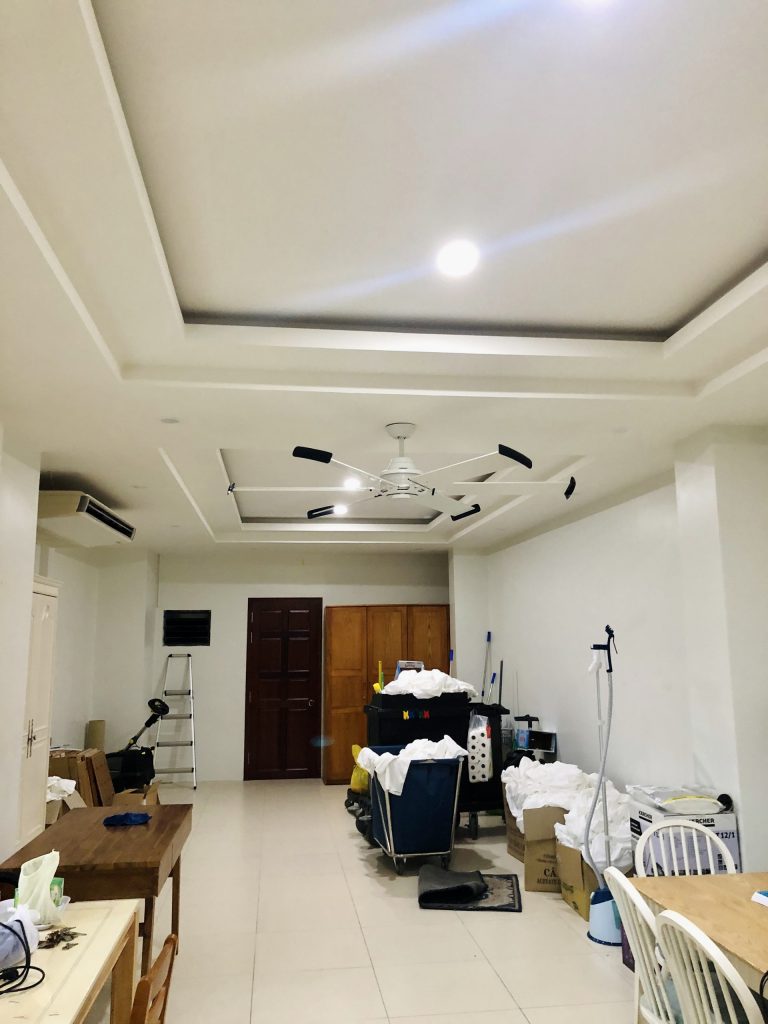 Phòng sinh hoạt phục vụ khách hàng cũng được trang bị Quạt cánh lớn MEGA