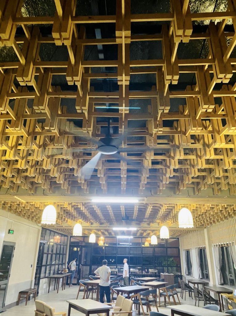 quạt trần 6 cánh lắp nhà hàng