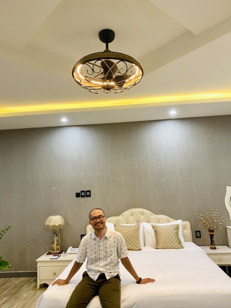 Cùng MR.VŨ check in LARA Hotel