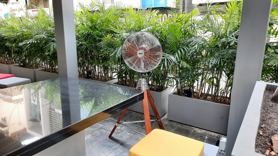 quạt đứng 3 chân gỗ cao cấp