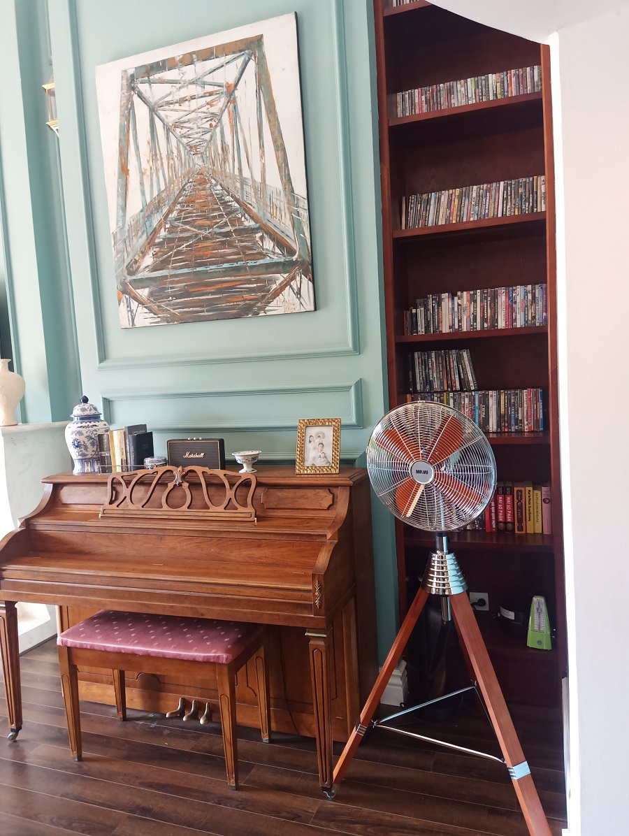 quạt đứng 3 chân gỗ đẹp