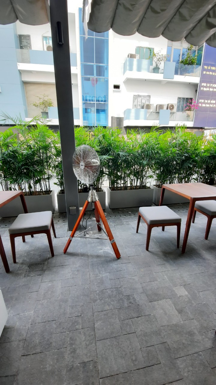 quạt đứng đẹp 3 chân gỗ