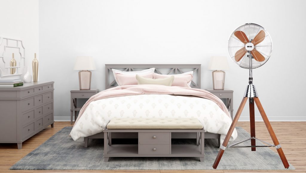 quạt cây 3 chân gỗ 4 cánh