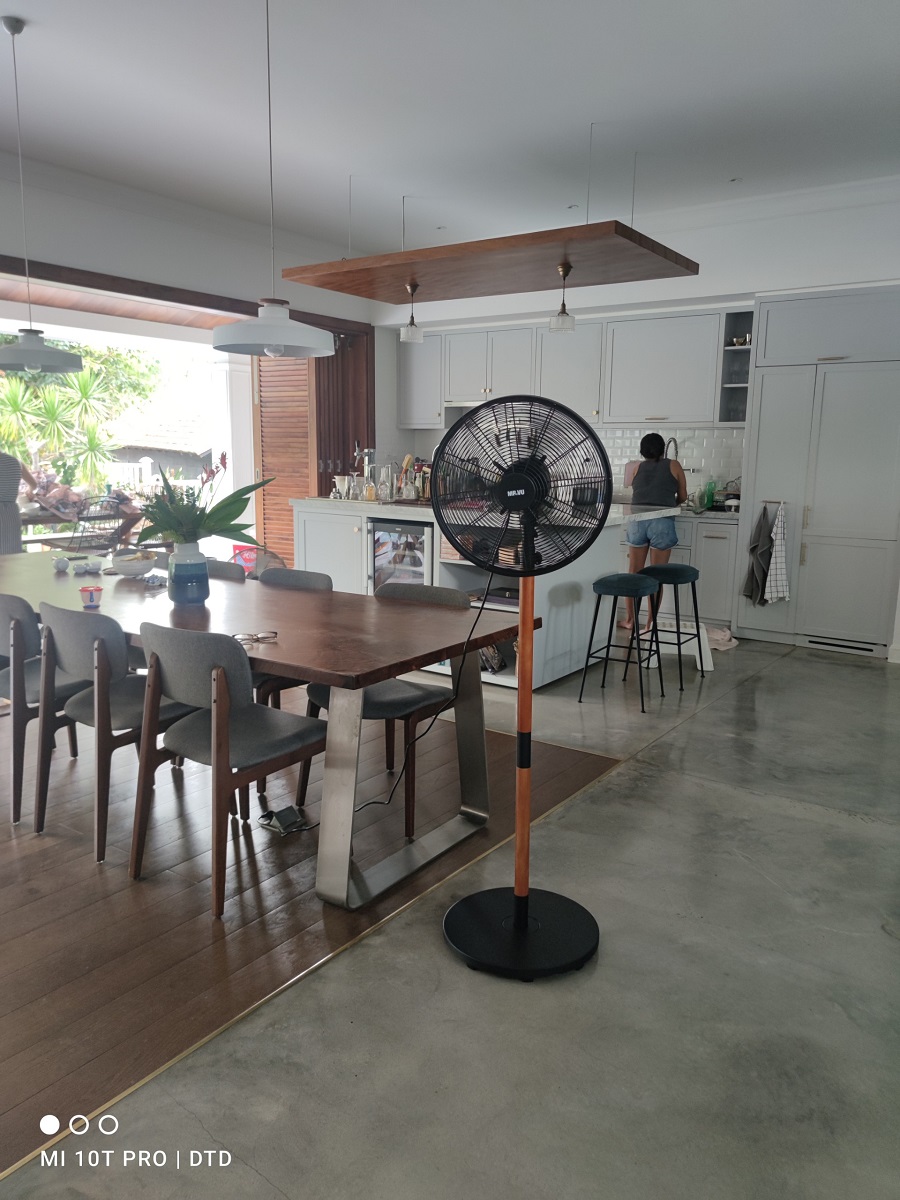 quạt đứng thiết kế đẹp phòng ăn