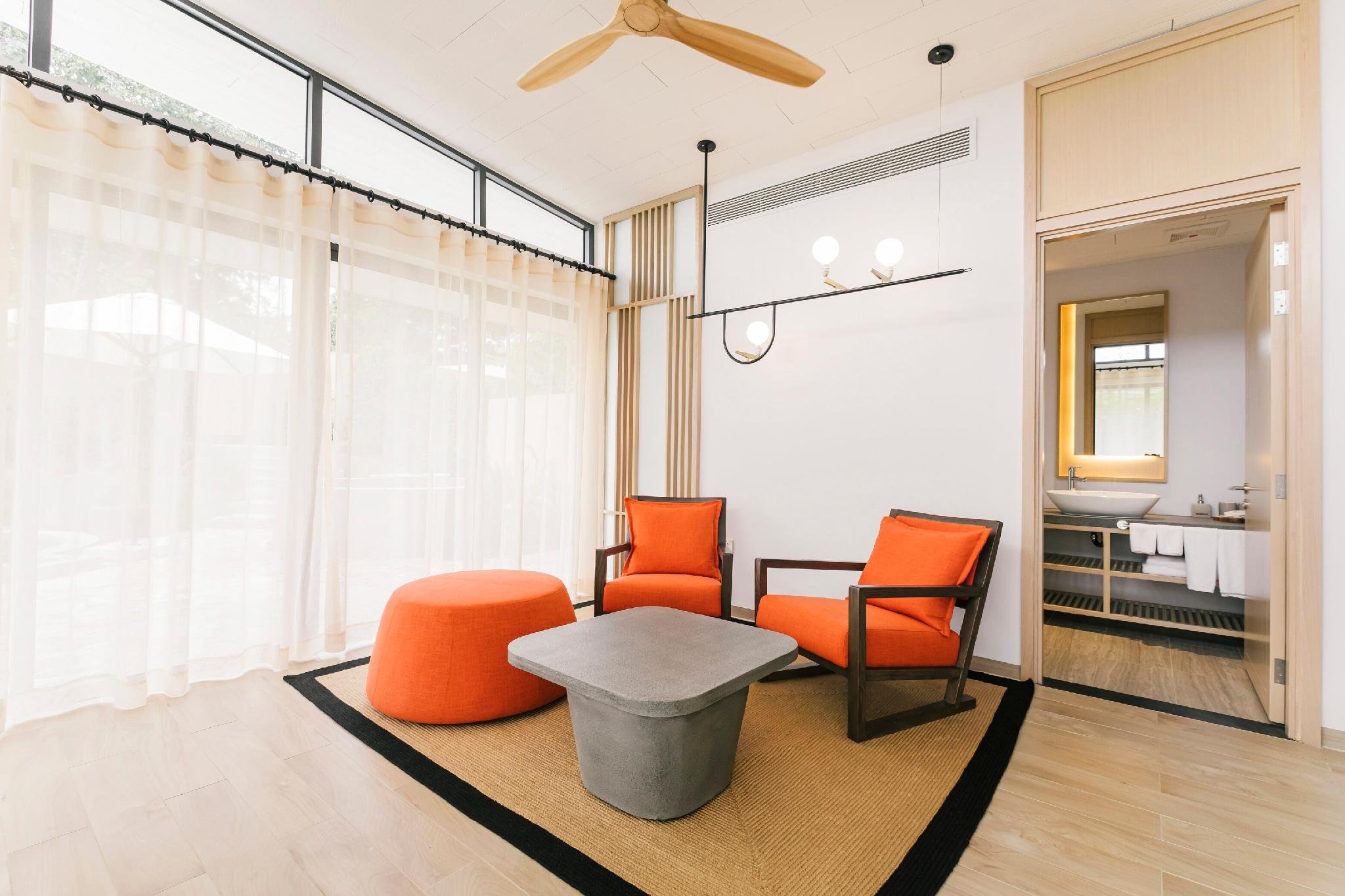 Trong phòng tất cả đều được trang bị mẫu quạt trần Mr.Vũ – Solid