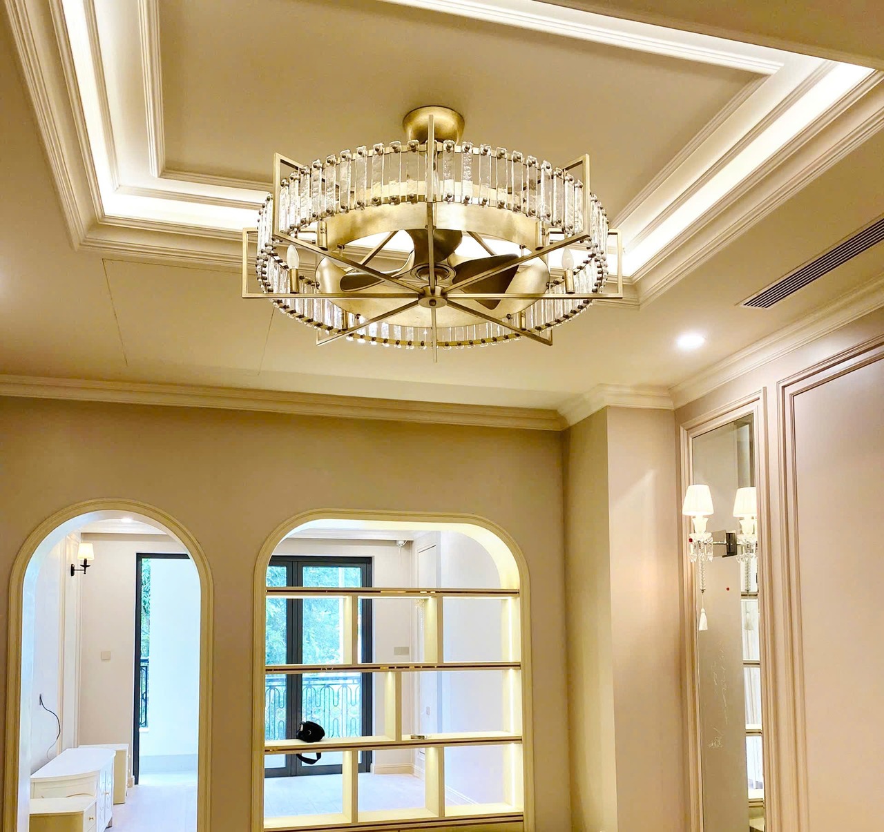 Lựa chọn quạt trần phòng khách phù hợp với phong cách nội thất tổng thể của căn nhà