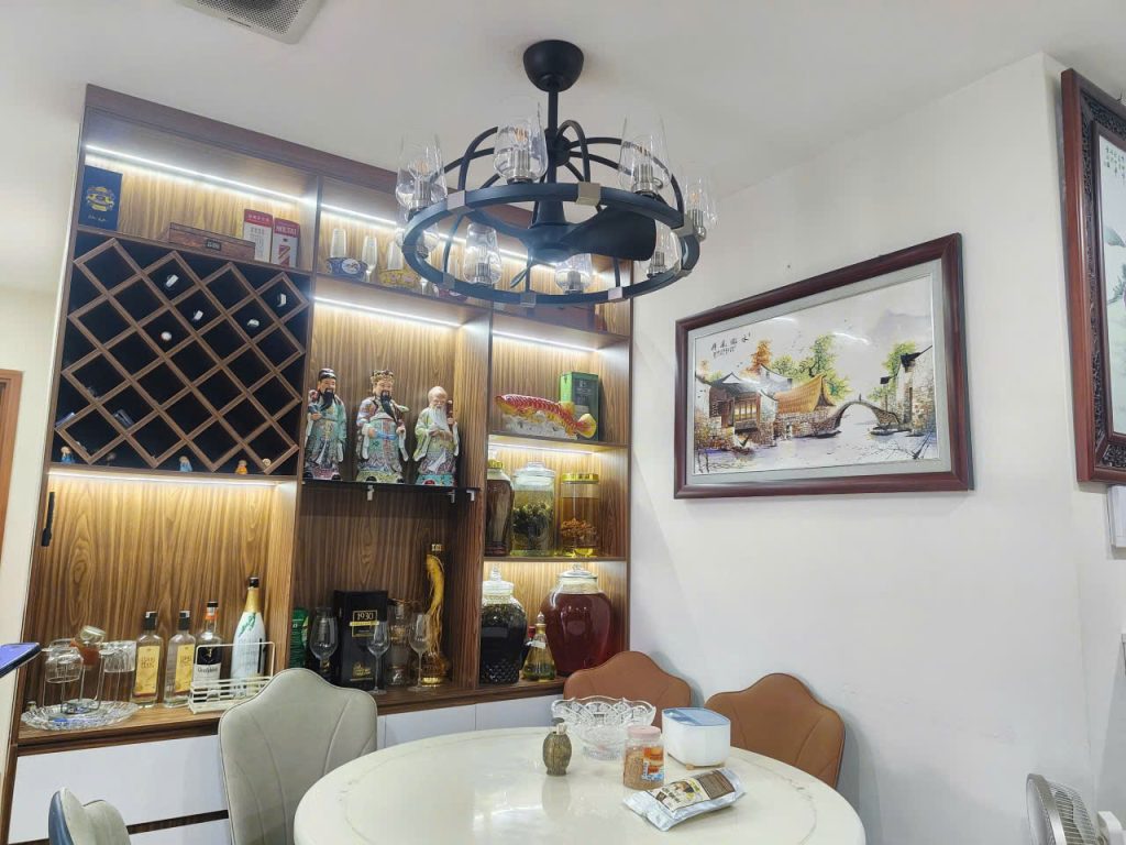 quat-den-phong-an-dep