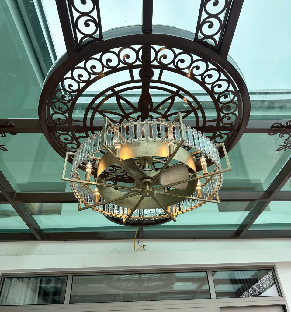 Hình ảnh lắp đặt thực tế quạt đèn chùm Bella