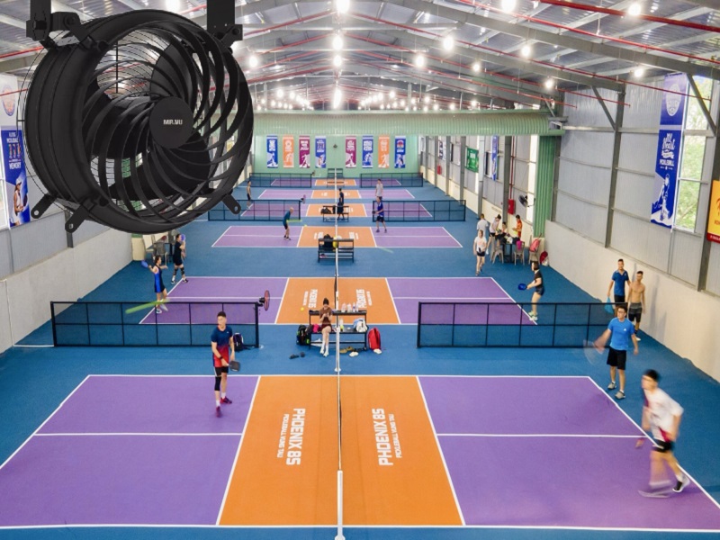 Quạt làm mát cho sân Pickleball KOSMO-14 truyền luồng khí đến 30m.