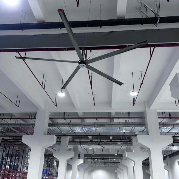 Quạt trần công nghiệp HVLS 3.5m 4 Quạt trần 3.5m phù hợp cho phòng tập gym, quán cà phê không gian mở hoặc các xưởng sản xuất quy mô vừa