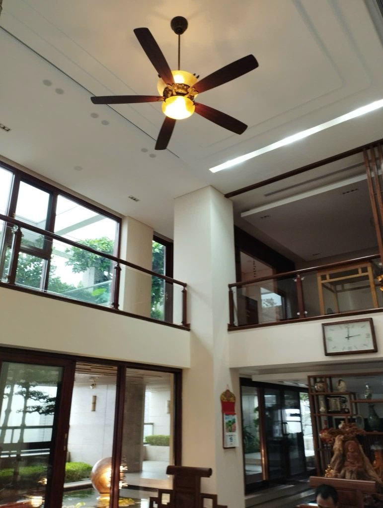 căn hộ thông tầng Duplex cùng quạt trần Villa