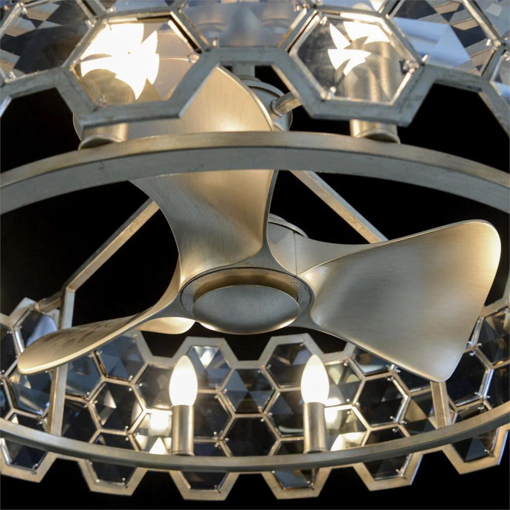 Quạt Royal với 3 cánh làm bằng nhựa PP cao cấp, sử dụng động cơ BLDC tiên tiến, tiết kiệm điện năng, vận hành êm ái