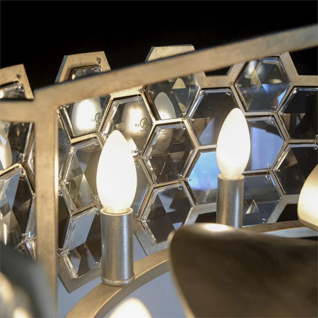 Quạt được thắp sáng bằng các đèn led đui E14