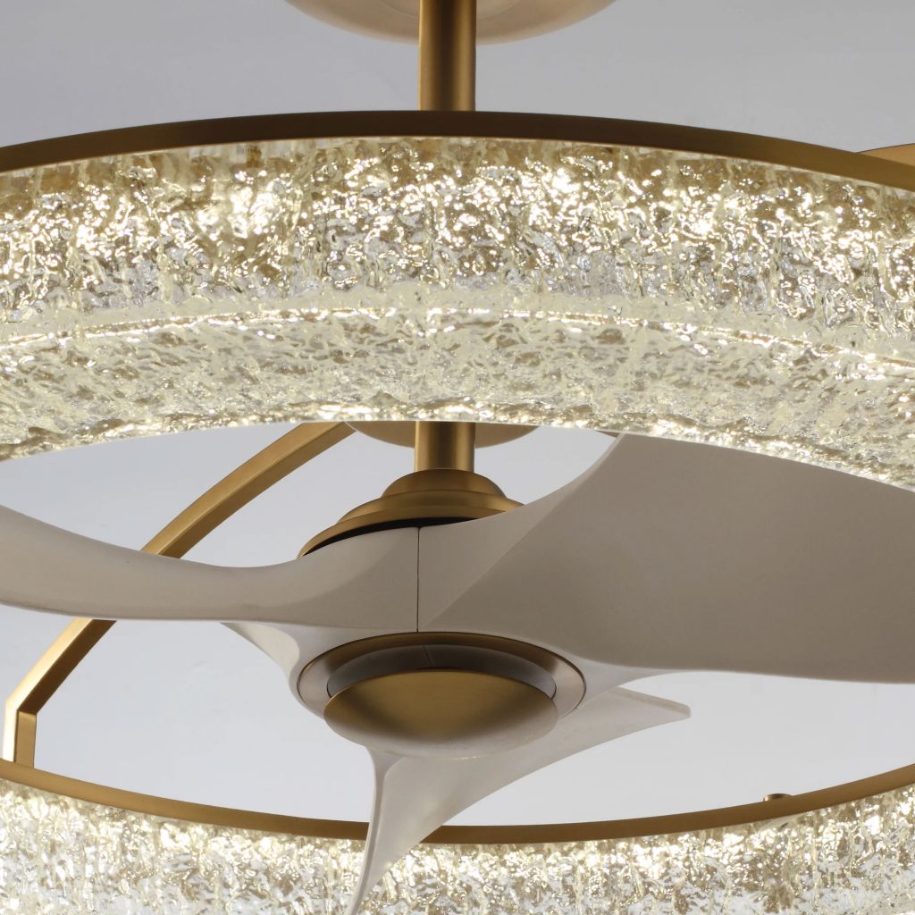 Quạt trần sử dụng động cơ BLDC tiết kiệm điện tích hợp cùng Đèn chùm pha lê sang trọng - Hiệu quả 2 trong 1