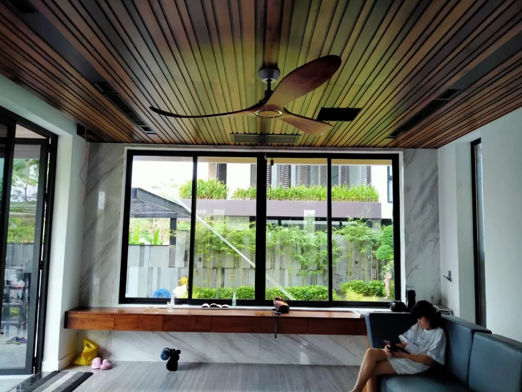 Quạt trần cánh gỗ cho không gian thêm sang trọng - hài hòa
