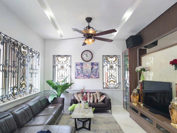 Có nên lắp quạt trần trong phòng khách? Điều kiêng kỵ cần tránh 18 Chọn đúng loại quạt trần để đảm bảo an toàn và mát nhất