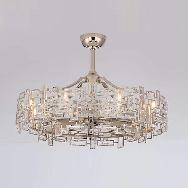 Quạt trần 3 cánh hiện đại tại Mr.Vũ vừa làm mát hiệu quả vừa tạo điểm nhấn thẩm mỹ cho không gian sống