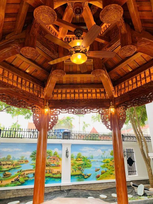 Quạt trần cánh gỗ mang lại vẻ đẹp ấm cúng và sang trọng mà các loại cánh nhựa hay sắt không thể có được