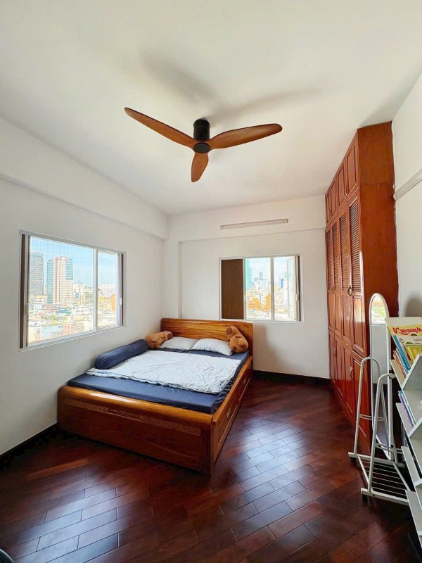 Quạt trần mini phòng ngủ sang xịn, giá ưu đãi 2026 14 Quạt có kích thước sải cánh nhỏ gọn, không bị chiếm diện tích, tạo cảm giác trần nhà cao và thoáng hơn rất nhiều