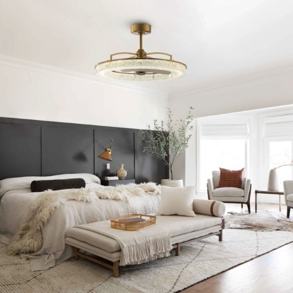 Quạt trần mini phòng ngủ sang xịn, giá ưu đãi 2026 21 Các mẫu quạt trần cánh gỗ sáng màu với đường nét tối giản, tinh xảo được lên ngôi