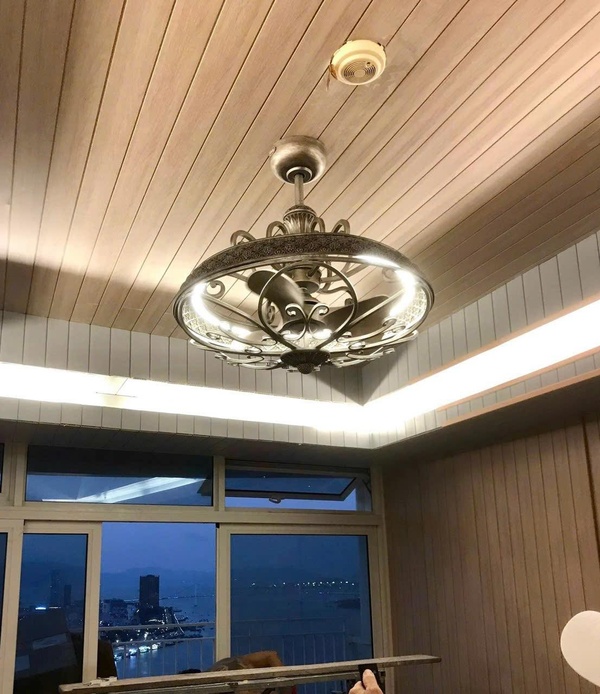 Mẫu 11: Quạt trần Mr.Vũ Queen kiểu dáng cổ điển, đậm chất nghệ thuật