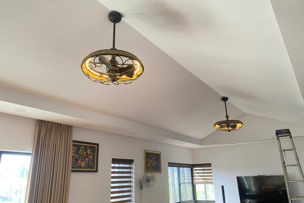 Mẫu 13: Quạt trần đèn Queen vừa trang trí làm đẹp không gian