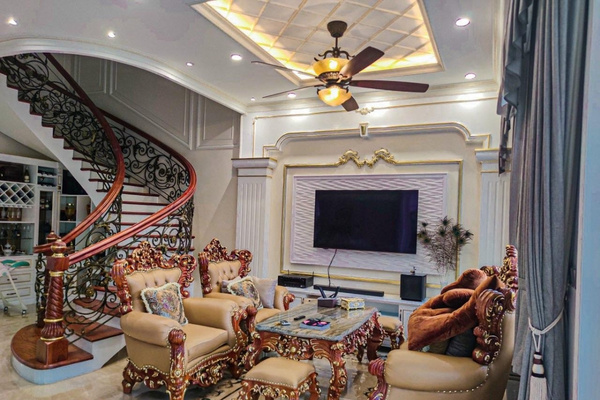 Mẫu 2: Quạt trần đèn phòng khách 5 cánh sang trọng, đẳng cấp