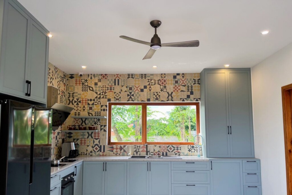 Mẫu 7: Quạt trần kèm đèn Moza GWO dành cho khu vực trần thấp