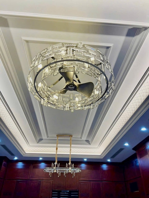 20+ Mẫu quạt trần đèn chùm pha lê tinh xảo cho phòng khách Mr.Vũ 34 Lựa chọn mẫu quạt trần đèn chùm phù hợp với phong cách nội thất