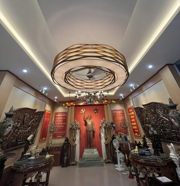 20+ Mẫu quạt trần đèn chùm pha lê tinh xảo cho phòng khách Mr.Vũ 21 Mẫu 2: Quạt trần EMPIRE đèn chùm pha lê phong cách kiêu sa