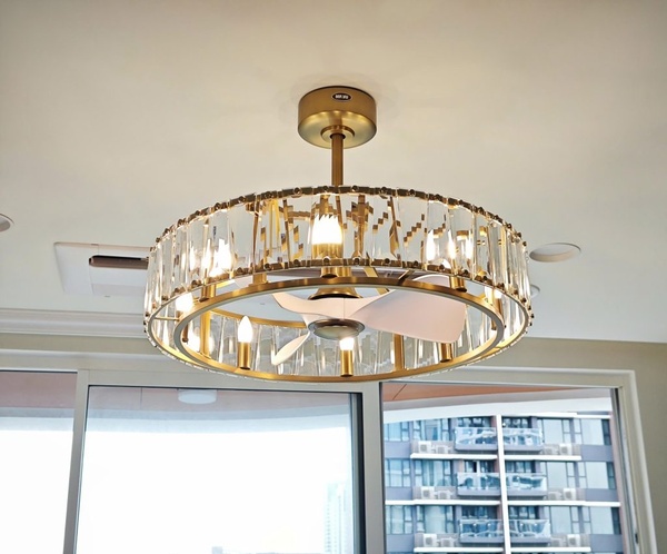 Mẫu 9: Quạt trần pha lê Moza màu Golden Silver thanh lịch