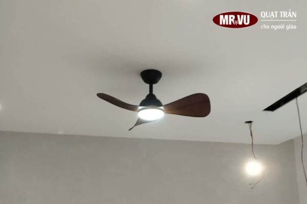Quạt trần đèn mini trang trí phòng khách nhỏ dưới 12m2