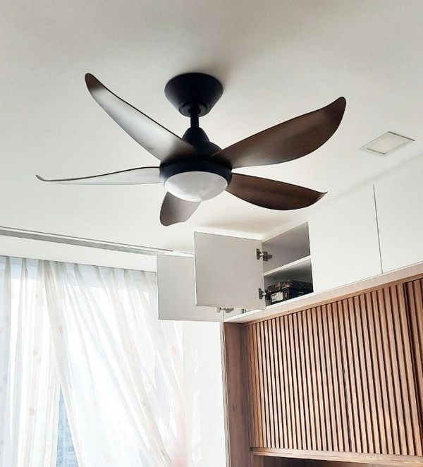 Quạt trần mini KOTO thiết kế sang trọng, có remote 6 tốc độ và hẹn giờ