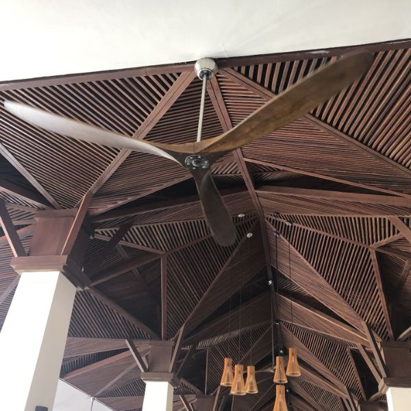 Đa dạng lựa chọn từ quạt hút đẩy Kosmo đến quạt trần sải cánh lớn HVLS