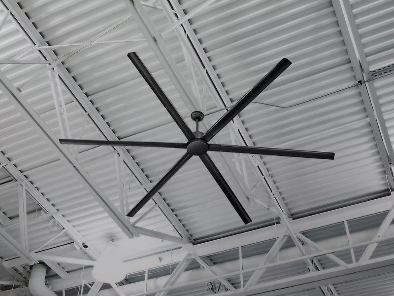 Quạt HVLS đạt chuẩn thường có độ ồn thấp