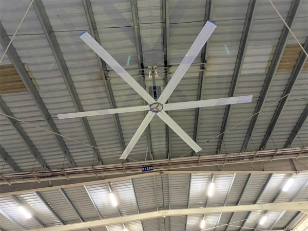 Quạt HVLS 6 cánh tạo luồng gió đồng đều, vận hành êm