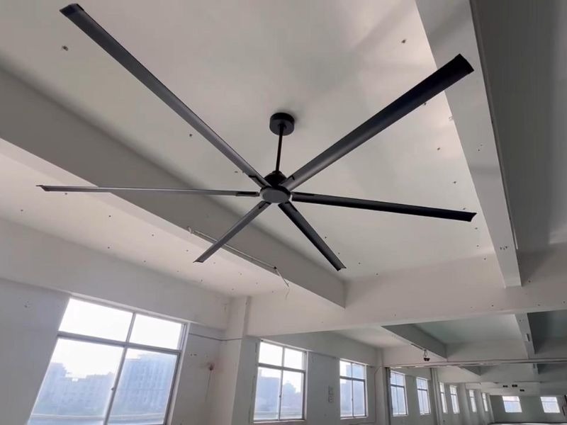 Cách tính số lượng quạt trần công nghiệp cho nhà xưởng 12 Nhiệt độ, máy móc và mật độ lao động đều ảnh hưởng đến nhu cầu làm mát